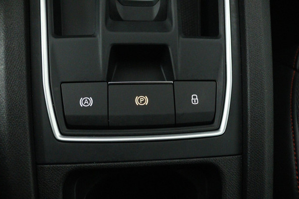 Seat Leon 1.5 eTSI FR Launch Edition (PANORAMADAK, STUUR/STOELVERWARMING, CAMERA, DIGITALE COCKPIT, CRUISE ADAPTIEF, SENSOREN)