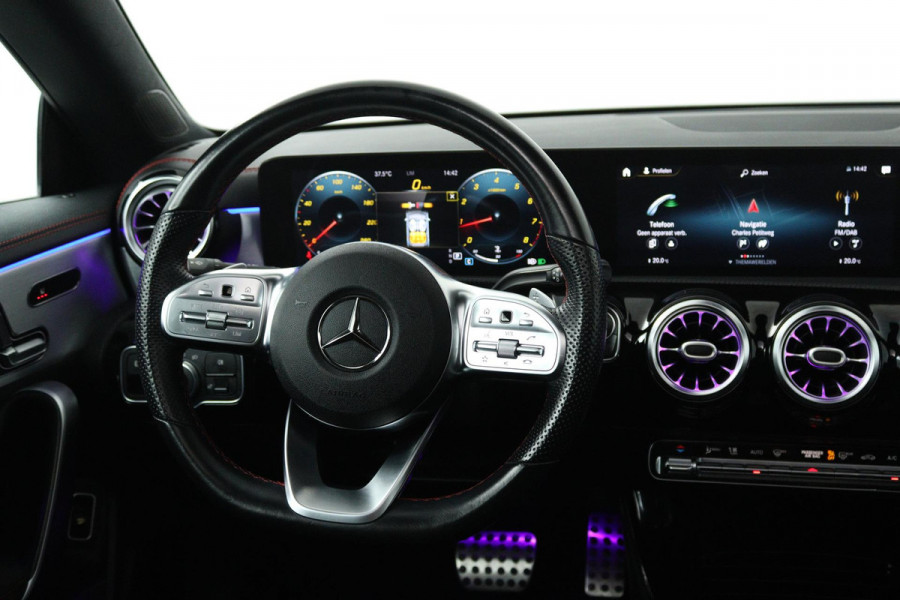 Mercedes-Benz CLA-Klasse 200 Business Solution AMG (PANORAMADAK, SFEERVERLICHTING, PARKEERSENSOREN, STOELVERWARMING) Mercedes-Benz CLA-Klasse 200 Business Solution AMG (PANORAMADAK, SFEERVERLICHTING, PARKEERSENSOREN, STOELVERWARMING)