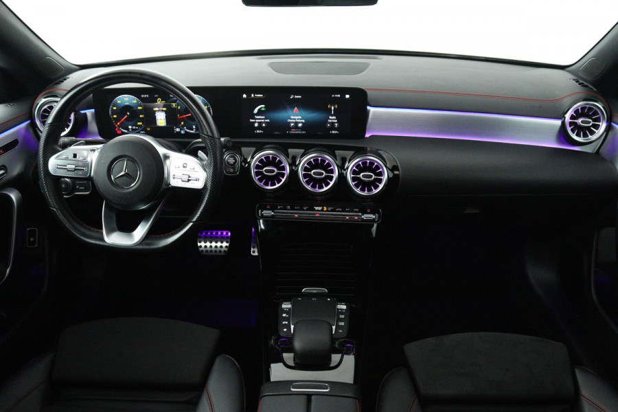 Mercedes-Benz CLA-Klasse 200 Business Solution AMG (PANORAMADAK, SFEERVERLICHTING, PARKEERSENSOREN, STOELVERWARMING) Mercedes-Benz CLA-Klasse 200 Business Solution AMG (PANORAMADAK, SFEERVERLICHTING, PARKEERSENSOREN, STOELVERWARMING)