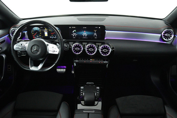 Mercedes-Benz CLA-Klasse 200 Business Solution AMG (PANORAMADAK, SFEERVERLICHTING, PARKEERSENSOREN, STOELVERWARMING) Mercedes-Benz CLA-Klasse 200 Business Solution AMG (PANORAMADAK, SFEERVERLICHTING, PARKEERSENSOREN, STOELVERWARMING)