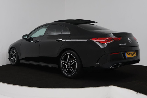 Mercedes-Benz CLA-Klasse 200 Business Solution AMG (PANORAMADAK, SFEERVERLICHTING, PARKEERSENSOREN, STOELVERWARMING) Mercedes-Benz CLA-Klasse 200 Business Solution AMG (PANORAMADAK, SFEERVERLICHTING, PARKEERSENSOREN, STOELVERWARMING)