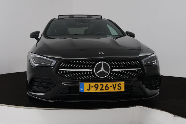 Mercedes-Benz CLA-Klasse 200 Business Solution AMG (PANORAMADAK, SFEERVERLICHTING, PARKEERSENSOREN, STOELVERWARMING) Mercedes-Benz CLA-Klasse 200 Business Solution AMG (PANORAMADAK, SFEERVERLICHTING, PARKEERSENSOREN, STOELVERWARMING)