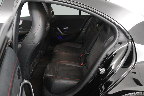 Mercedes-Benz CLA-Klasse 200 Business Solution AMG (PANORAMADAK, SFEERVERLICHTING, PARKEERSENSOREN, STOELVERWARMING) Mercedes-Benz CLA-Klasse 200 Business Solution AMG (PANORAMADAK, SFEERVERLICHTING, PARKEERSENSOREN, STOELVERWARMING)