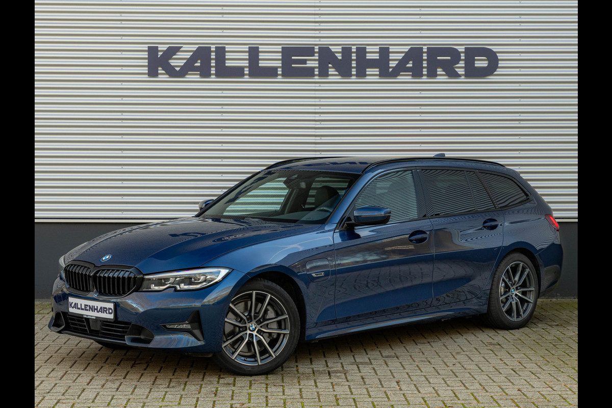 BMW 3 Serie Touring 330e Sportline - Trekhaak - ACC - Sportstoelen - Camera - Stuurwielverwarming