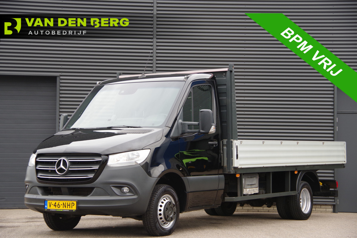 Mercedes-Benz Sprinter 519 3.0 CDI V6 L3 AUT. OPEN LAADBAK, 3.5T TREKHAAK, STANDKACHEL, CAMERA, MBUX 10'', LEDER STUUR, NAVI, CLIMA Mercedes-Benz Sprinter 519 3.0 CDI V6 L3 AUT. OPEN LAADBAK, 3.5T TREKHAAK, STANDKACHEL, CAMERA, MBUX 10'', LEDER STUUR, NAVI, CLIMA