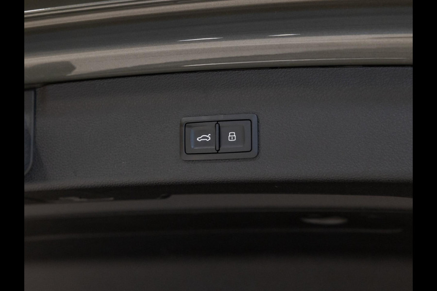 Audi Q3 35 TFSI Pro Line business / 150pk / Trekhaak / Stoelverwarming / Sfeerverlichting / Audi Q3 35 TFSI Pro Line business / 150pk / Trekhaak / Stoelverwarming / Sfeerverlichting /