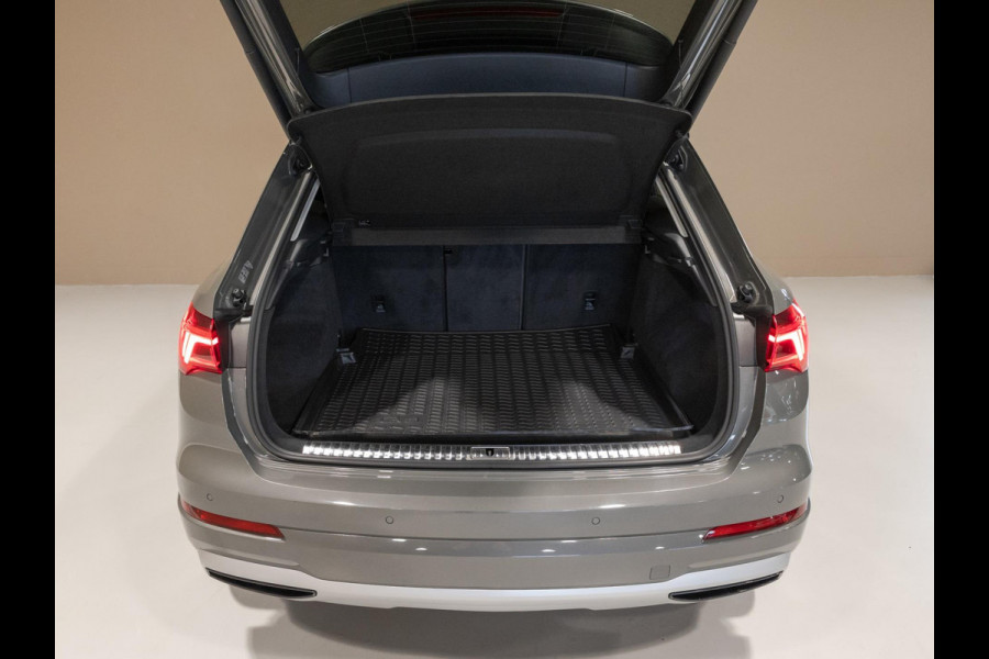 Audi Q3 35 TFSI Pro Line business / 150pk / Trekhaak / Stoelverwarming / Sfeerverlichting / Audi Q3 35 TFSI Pro Line business / 150pk / Trekhaak / Stoelverwarming / Sfeerverlichting /
