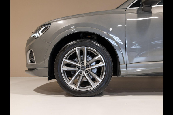 Audi Q3 35 TFSI Pro Line business / 150pk / Trekhaak / Stoelverwarming / Sfeerverlichting / Audi Q3 35 TFSI Pro Line business / 150pk / Trekhaak / Stoelverwarming / Sfeerverlichting /