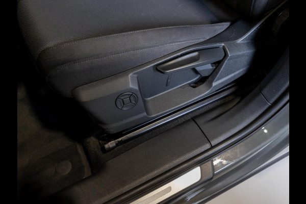 Audi Q3 35 TFSI Pro Line business / 150pk / Trekhaak / Stoelverwarming / Sfeerverlichting / Audi Q3 35 TFSI Pro Line business / 150pk / Trekhaak / Stoelverwarming / Sfeerverlichting /