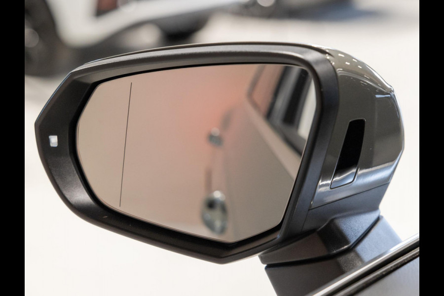 Audi Q3 35 TFSI Pro Line business / 150pk / Trekhaak / Stoelverwarming / Sfeerverlichting / Audi Q3 35 TFSI Pro Line business / 150pk / Trekhaak / Stoelverwarming / Sfeerverlichting /