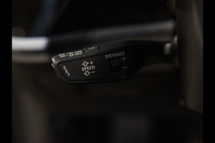 Audi Q3 35 TFSI Pro Line business / 150pk / Trekhaak / Stoelverwarming / Sfeerverlichting / Audi Q3 35 TFSI Pro Line business / 150pk / Trekhaak / Stoelverwarming / Sfeerverlichting /