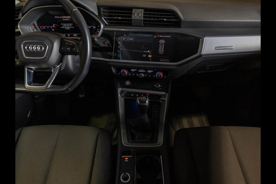 Audi Q3 35 TFSI Pro Line business / 150pk / Trekhaak / Stoelverwarming / Sfeerverlichting / Audi Q3 35 TFSI Pro Line business / 150pk / Trekhaak / Stoelverwarming / Sfeerverlichting /