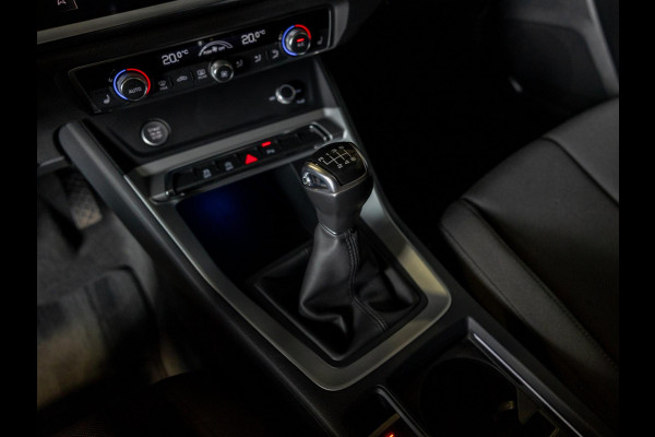 Audi Q3 35 TFSI Pro Line business / 150pk / Trekhaak / Stoelverwarming / Sfeerverlichting / Audi Q3 35 TFSI Pro Line business / 150pk / Trekhaak / Stoelverwarming / Sfeerverlichting /