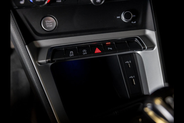 Audi Q3 35 TFSI Pro Line business / 150pk / Trekhaak / Stoelverwarming / Sfeerverlichting / Audi Q3 35 TFSI Pro Line business / 150pk / Trekhaak / Stoelverwarming / Sfeerverlichting /