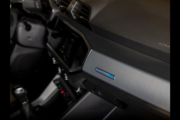 Audi Q3 35 TFSI Pro Line business / 150pk / Trekhaak / Stoelverwarming / Sfeerverlichting / Audi Q3 35 TFSI Pro Line business / 150pk / Trekhaak / Stoelverwarming / Sfeerverlichting /