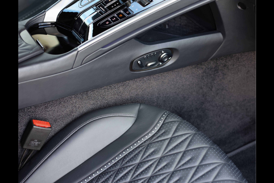 Aston Martin DB12 4.0 V8 Aston Martin DB12 4.0 V8