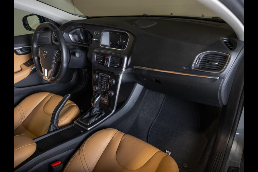 Volvo V40 Cross Country 1.5 T3 Polar+ Luxury / 152pk / Panorama dak / Leder / Achteruitrij camera / Volvo V40 Cross Country 1.5 T3 Polar+ Luxury / 152pk / Panorama dak / Leder / Achteruitrij camera /