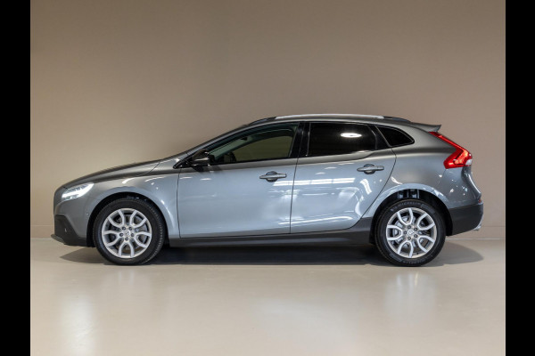 Volvo V40 Cross Country 1.5 T3 Polar+ Luxury / 152pk / Panorama dak / Leder / Achteruitrij camera / Volvo V40 Cross Country 1.5 T3 Polar+ Luxury / 152pk / Panorama dak / Leder / Achteruitrij camera /