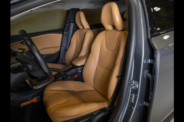 Volvo V40 Cross Country 1.5 T3 Polar+ Luxury / 152pk / Panorama dak / Leder / Achteruitrij camera / Volvo V40 Cross Country 1.5 T3 Polar+ Luxury / 152pk / Panorama dak / Leder / Achteruitrij camera /