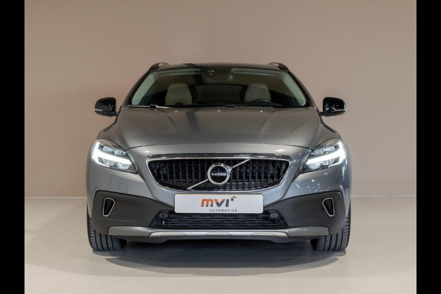 Volvo V40 Cross Country 1.5 T3 Polar+ Luxury / 152pk / Panorama dak / Leder / Achteruitrij camera / Volvo V40 Cross Country 1.5 T3 Polar+ Luxury / 152pk / Panorama dak / Leder / Achteruitrij camera /