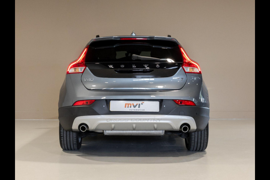 Volvo V40 Cross Country 1.5 T3 Polar+ Luxury / 152pk / Panorama dak / Leder / Achteruitrij camera / Volvo V40 Cross Country 1.5 T3 Polar+ Luxury / 152pk / Panorama dak / Leder / Achteruitrij camera /
