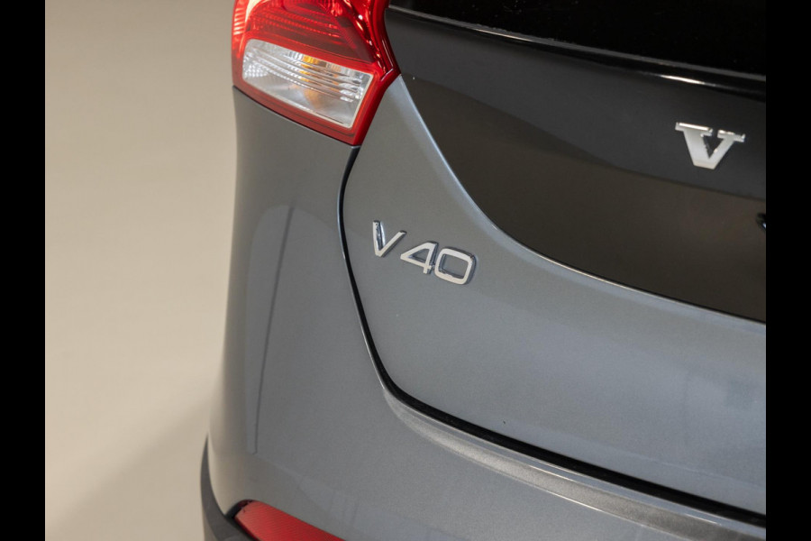 Volvo V40 Cross Country 1.5 T3 Polar+ Luxury / 152pk / Panorama dak / Leder / Achteruitrij camera / Volvo V40 Cross Country 1.5 T3 Polar+ Luxury / 152pk / Panorama dak / Leder / Achteruitrij camera /