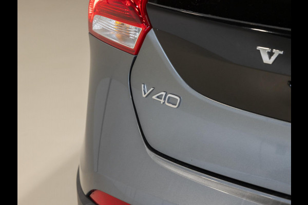 Volvo V40 Cross Country 1.5 T3 Polar+ Luxury / 152pk / Panorama dak / Leder / Achteruitrij camera / Volvo V40 Cross Country 1.5 T3 Polar+ Luxury / 152pk / Panorama dak / Leder / Achteruitrij camera /