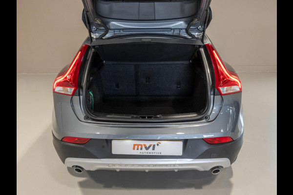 Volvo V40 Cross Country 1.5 T3 Polar+ Luxury / 152pk / Panorama dak / Leder / Achteruitrij camera / Volvo V40 Cross Country 1.5 T3 Polar+ Luxury / 152pk / Panorama dak / Leder / Achteruitrij camera /