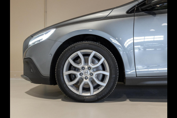 Volvo V40 Cross Country 1.5 T3 Polar+ Luxury / 152pk / Panorama dak / Leder / Achteruitrij camera / Volvo V40 Cross Country 1.5 T3 Polar+ Luxury / 152pk / Panorama dak / Leder / Achteruitrij camera /