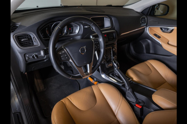 Volvo V40 Cross Country 1.5 T3 Polar+ Luxury / 152pk / Panorama dak / Leder / Achteruitrij camera / Volvo V40 Cross Country 1.5 T3 Polar+ Luxury / 152pk / Panorama dak / Leder / Achteruitrij camera /