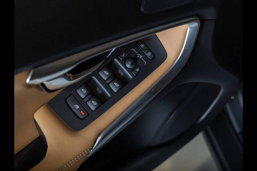 Volvo V40 Cross Country 1.5 T3 Polar+ Luxury / 152pk / Panorama dak / Leder / Achteruitrij camera / Volvo V40 Cross Country 1.5 T3 Polar+ Luxury / 152pk / Panorama dak / Leder / Achteruitrij camera /