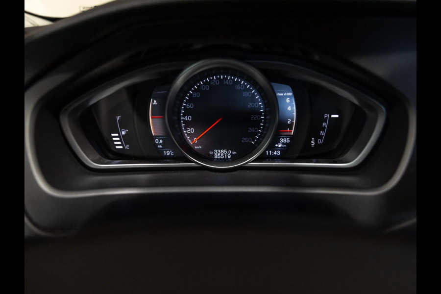 Volvo V40 Cross Country 1.5 T3 Polar+ Luxury / 152pk / Panorama dak / Leder / Achteruitrij camera / Volvo V40 Cross Country 1.5 T3 Polar+ Luxury / 152pk / Panorama dak / Leder / Achteruitrij camera /