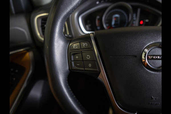 Volvo V40 Cross Country 1.5 T3 Polar+ Luxury / 152pk / Panorama dak / Leder / Achteruitrij camera / Volvo V40 Cross Country 1.5 T3 Polar+ Luxury / 152pk / Panorama dak / Leder / Achteruitrij camera /