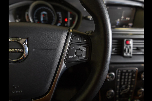 Volvo V40 Cross Country 1.5 T3 Polar+ Luxury / 152pk / Panorama dak / Leder / Achteruitrij camera / Volvo V40 Cross Country 1.5 T3 Polar+ Luxury / 152pk / Panorama dak / Leder / Achteruitrij camera /