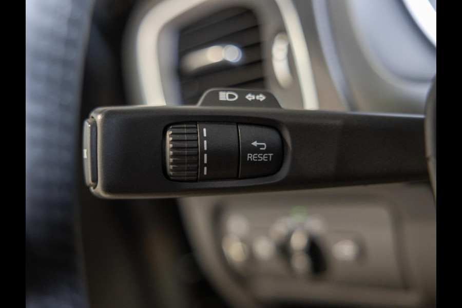 Volvo V40 Cross Country 1.5 T3 Polar+ Luxury / 152pk / Panorama dak / Leder / Achteruitrij camera / Volvo V40 Cross Country 1.5 T3 Polar+ Luxury / 152pk / Panorama dak / Leder / Achteruitrij camera /