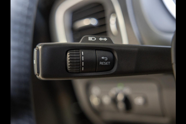 Volvo V40 Cross Country 1.5 T3 Polar+ Luxury / 152pk / Panorama dak / Leder / Achteruitrij camera / Volvo V40 Cross Country 1.5 T3 Polar+ Luxury / 152pk / Panorama dak / Leder / Achteruitrij camera /