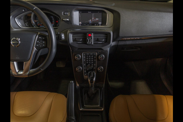 Volvo V40 Cross Country 1.5 T3 Polar+ Luxury / 152pk / Panorama dak / Leder / Achteruitrij camera / Volvo V40 Cross Country 1.5 T3 Polar+ Luxury / 152pk / Panorama dak / Leder / Achteruitrij camera /