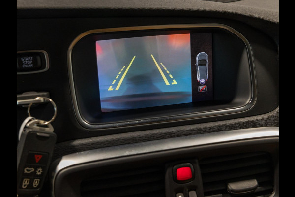 Volvo V40 Cross Country 1.5 T3 Polar+ Luxury / 152pk / Panorama dak / Leder / Achteruitrij camera / Volvo V40 Cross Country 1.5 T3 Polar+ Luxury / 152pk / Panorama dak / Leder / Achteruitrij camera /