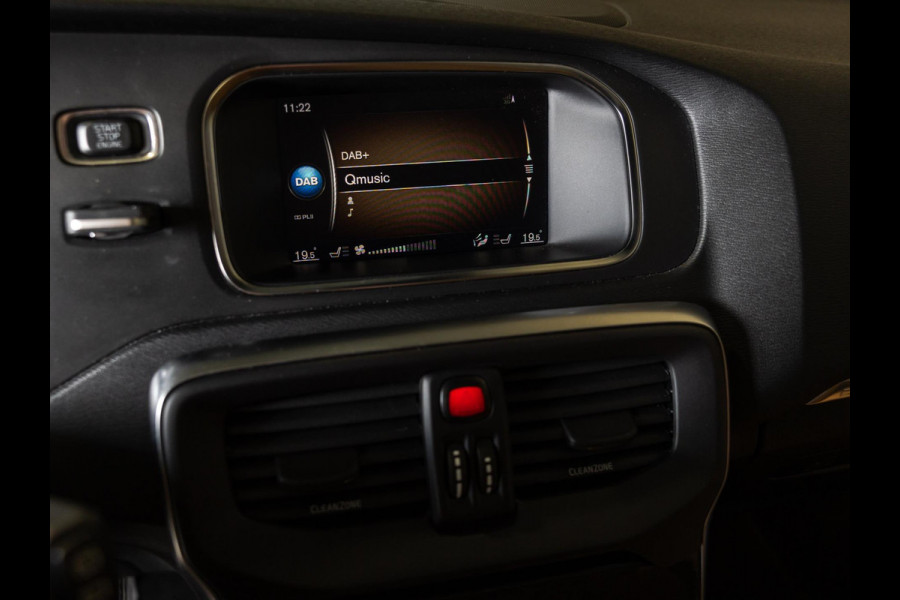 Volvo V40 Cross Country 1.5 T3 Polar+ Luxury / 152pk / Panorama dak / Leder / Achteruitrij camera / Volvo V40 Cross Country 1.5 T3 Polar+ Luxury / 152pk / Panorama dak / Leder / Achteruitrij camera /