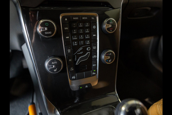 Volvo V40 Cross Country 1.5 T3 Polar+ Luxury / 152pk / Panorama dak / Leder / Achteruitrij camera / Volvo V40 Cross Country 1.5 T3 Polar+ Luxury / 152pk / Panorama dak / Leder / Achteruitrij camera /