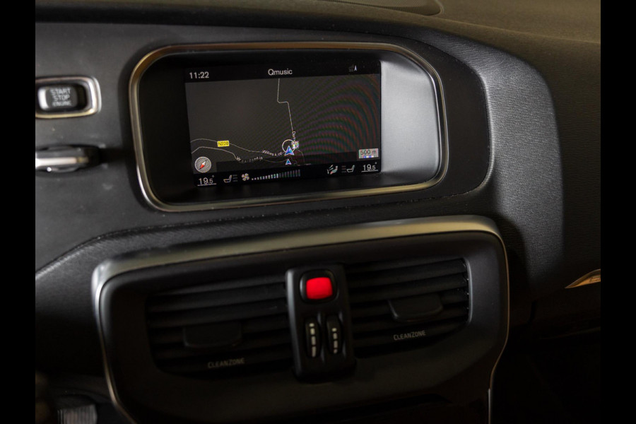 Volvo V40 Cross Country 1.5 T3 Polar+ Luxury / 152pk / Panorama dak / Leder / Achteruitrij camera / Volvo V40 Cross Country 1.5 T3 Polar+ Luxury / 152pk / Panorama dak / Leder / Achteruitrij camera /