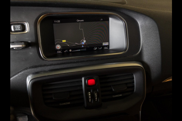 Volvo V40 Cross Country 1.5 T3 Polar+ Luxury / 152pk / Panorama dak / Leder / Achteruitrij camera / Volvo V40 Cross Country 1.5 T3 Polar+ Luxury / 152pk / Panorama dak / Leder / Achteruitrij camera /