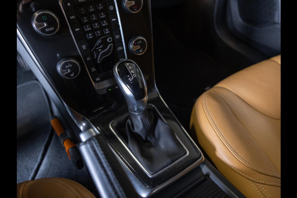 Volvo V40 Cross Country 1.5 T3 Polar+ Luxury / 152pk / Panorama dak / Leder / Achteruitrij camera / Volvo V40 Cross Country 1.5 T3 Polar+ Luxury / 152pk / Panorama dak / Leder / Achteruitrij camera /