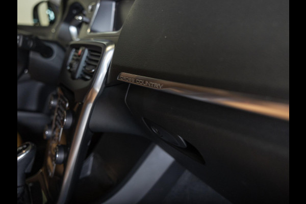 Volvo V40 Cross Country 1.5 T3 Polar+ Luxury / 152pk / Panorama dak / Leder / Achteruitrij camera / Volvo V40 Cross Country 1.5 T3 Polar+ Luxury / 152pk / Panorama dak / Leder / Achteruitrij camera /