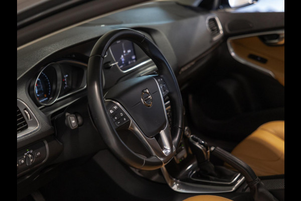 Volvo V40 Cross Country 1.5 T3 Polar+ Luxury / 152pk / Panorama dak / Leder / Achteruitrij camera / Volvo V40 Cross Country 1.5 T3 Polar+ Luxury / 152pk / Panorama dak / Leder / Achteruitrij camera /