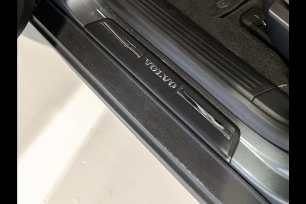 Volvo V40 Cross Country 1.5 T3 Polar+ Luxury / 152pk / Panorama dak / Leder / Achteruitrij camera / Volvo V40 Cross Country 1.5 T3 Polar+ Luxury / 152pk / Panorama dak / Leder / Achteruitrij camera /