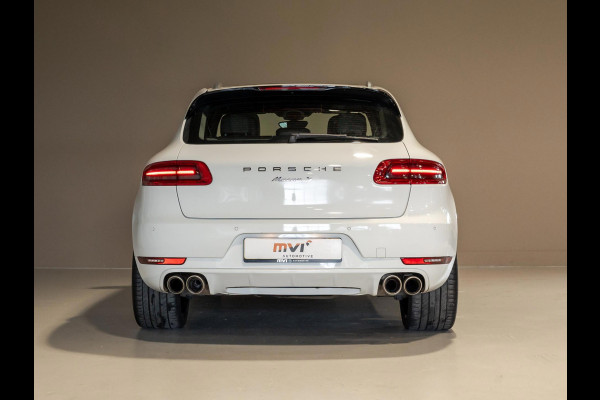 Porsche Macan 3.0 S / 340pk / Panorama dak / Trekhaak / Stoelverwarming /