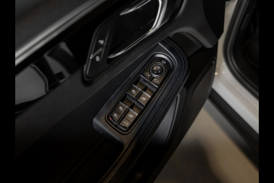 Porsche Macan 3.0 S / 340pk / Panorama dak / Trekhaak / Stoelverwarming /