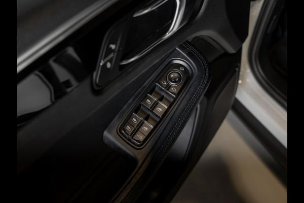 Porsche Macan 3.0 S / 340pk / Panorama dak / Trekhaak / Stoelverwarming /