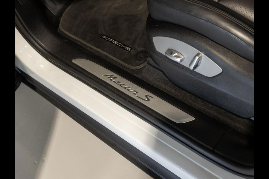 Porsche Macan 3.0 S / 340pk / Panorama dak / Trekhaak / Stoelverwarming /
